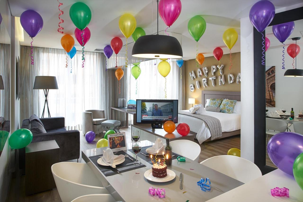 Hotel 100 Luxury Suites By Preferred Богота Экстерьер фото A party room at the hotel