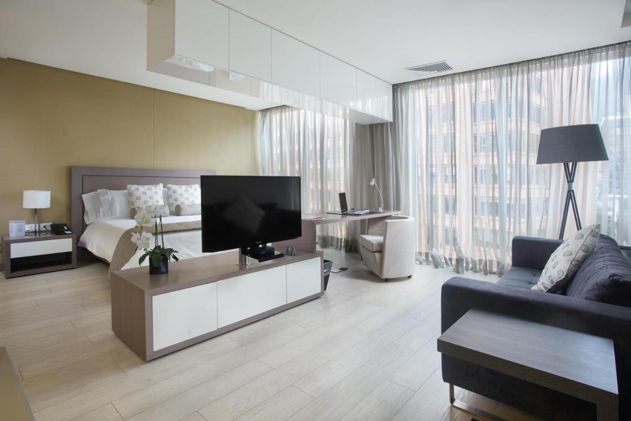 Hotel 100 Luxury Suites By Preferred Богота Экстерьер фото A suite at the hotel