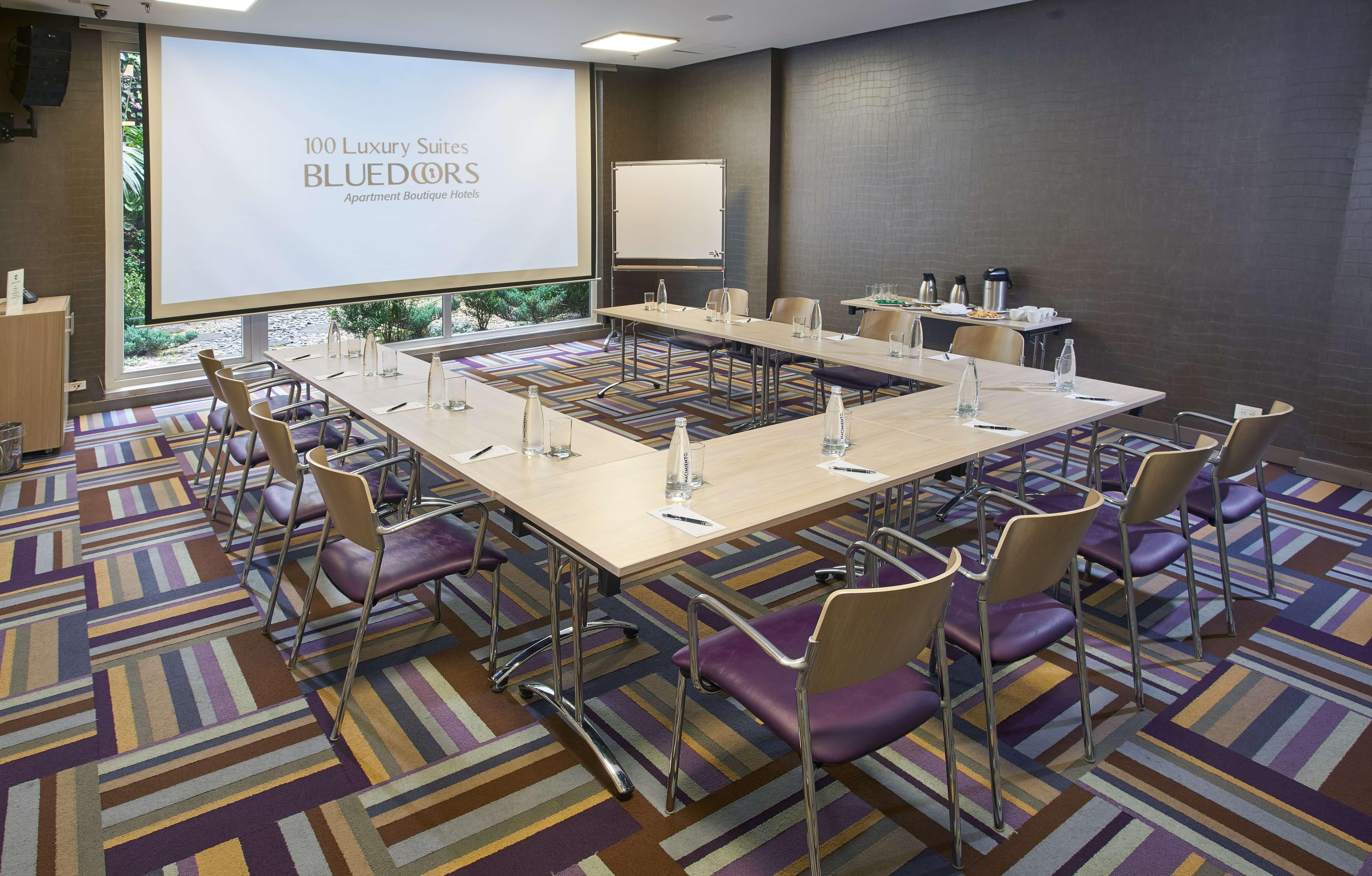 Hotel 100 Luxury Suites By Preferred Богота Экстерьер фото Meeting room