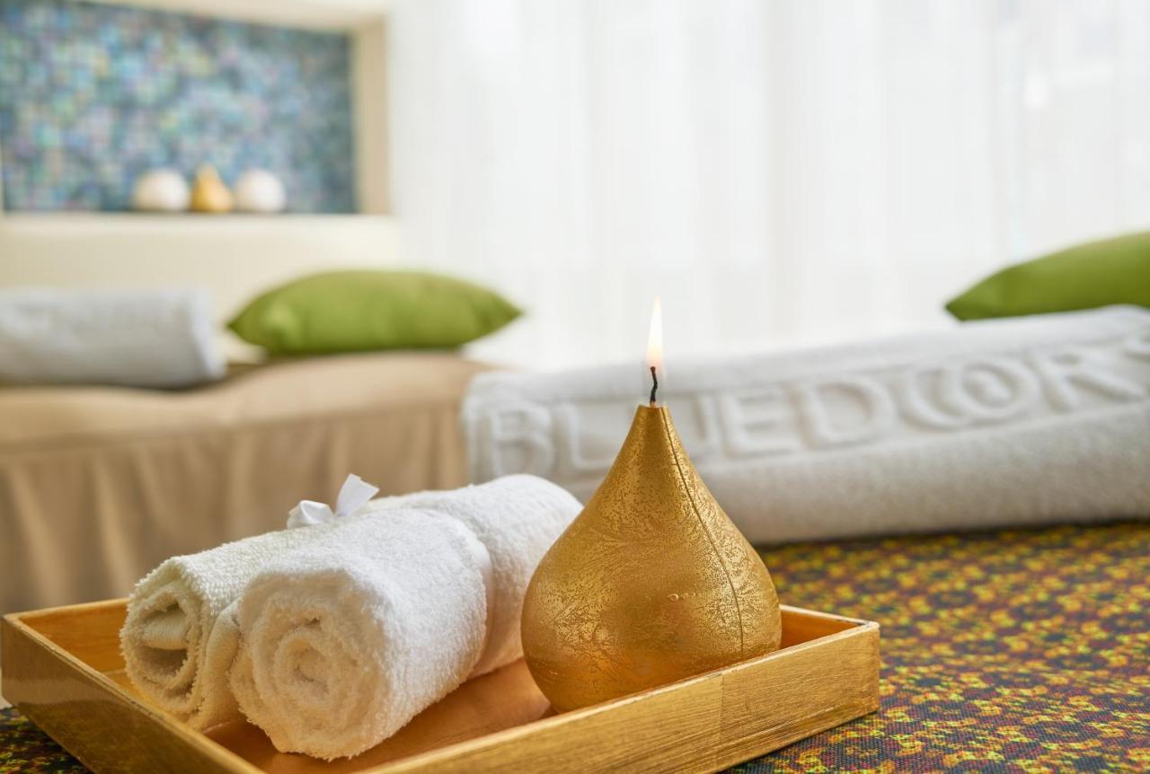 Hotel 100 Luxury Suites By Preferred Богота Экстерьер фото A spa treatment room